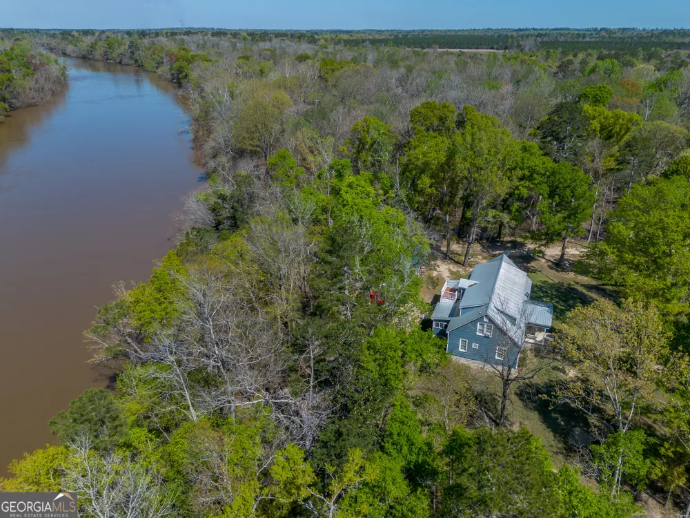 1102 Three Rivers LN Uvalda, GA 30473