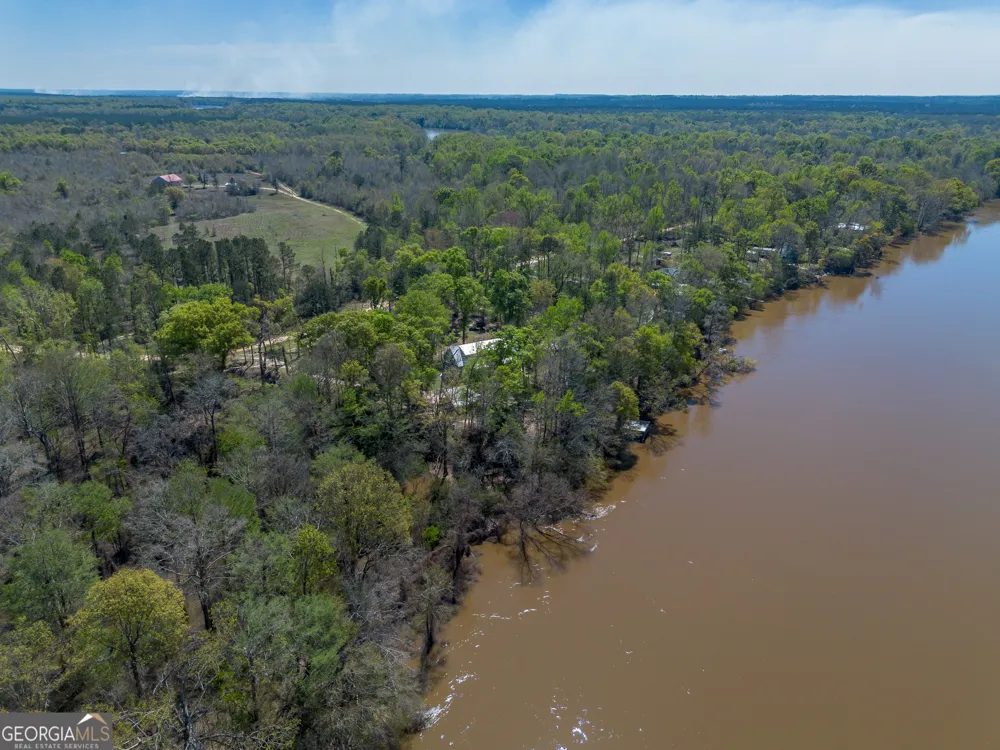 1102 Three Rivers LN Uvalda, GA 30473