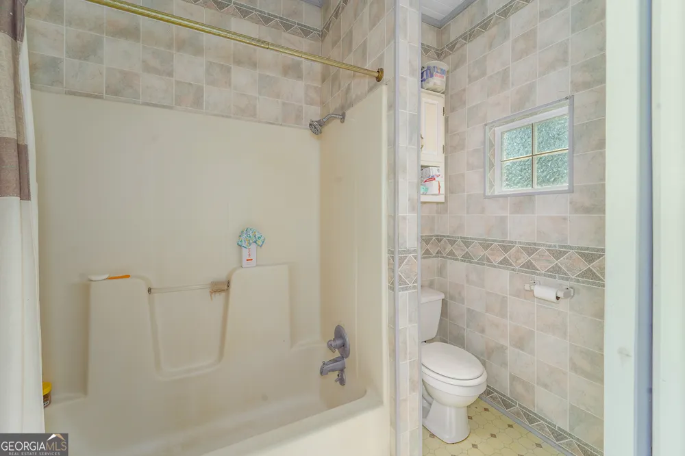 1102 Three Rivers LN Uvalda, GA 30473