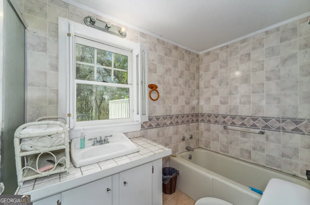 1102 Three Rivers LN Uvalda, GA 30473