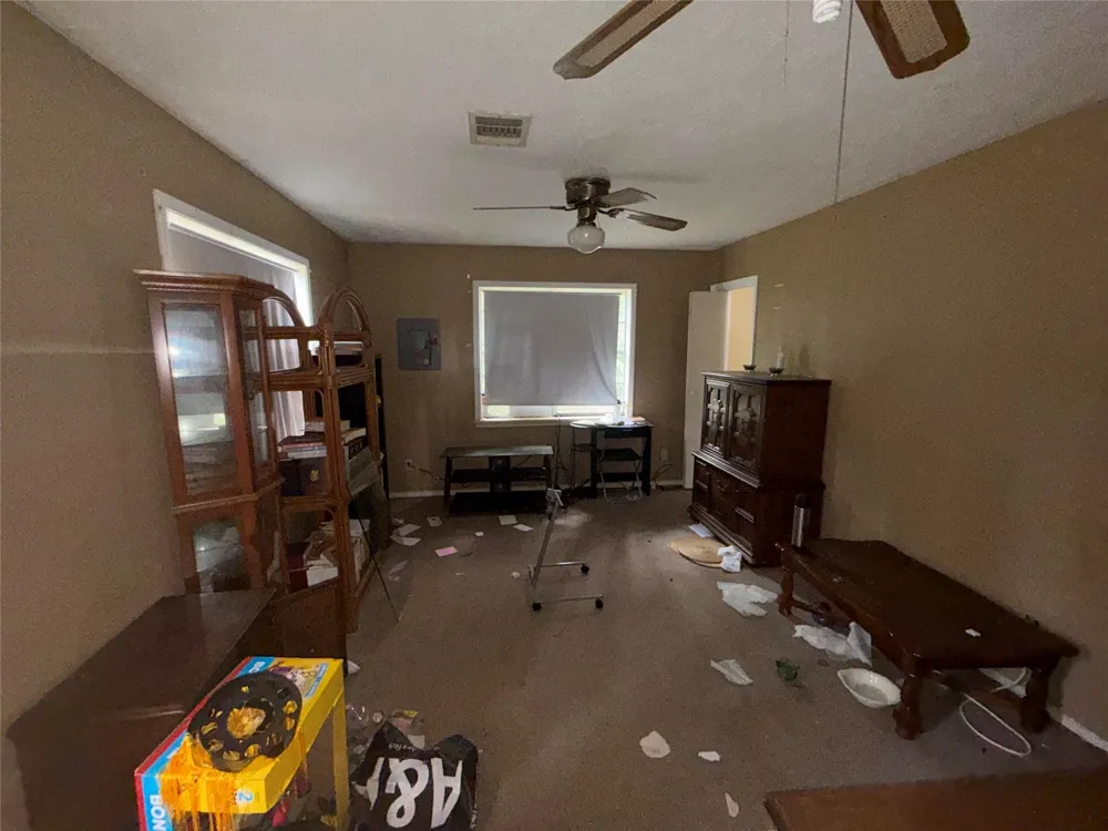 1556 County Road 2042 Hull, TX 77564