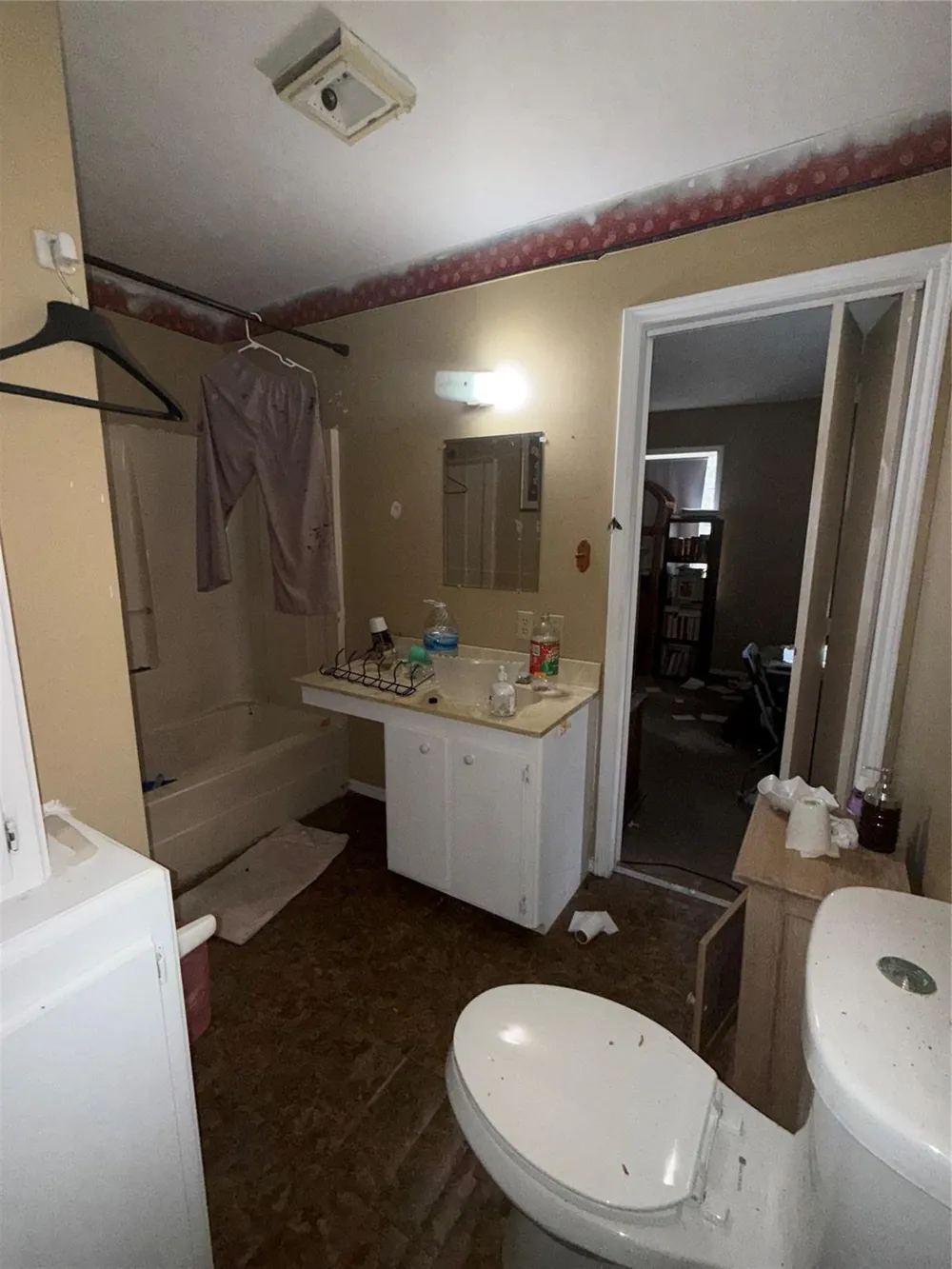 1556 County Road 2042 Hull, TX 77564