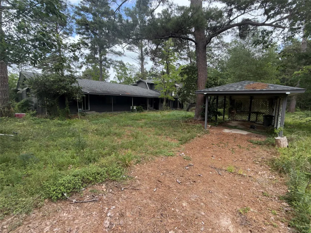 1556 County Road 2042 Hull, TX 77564