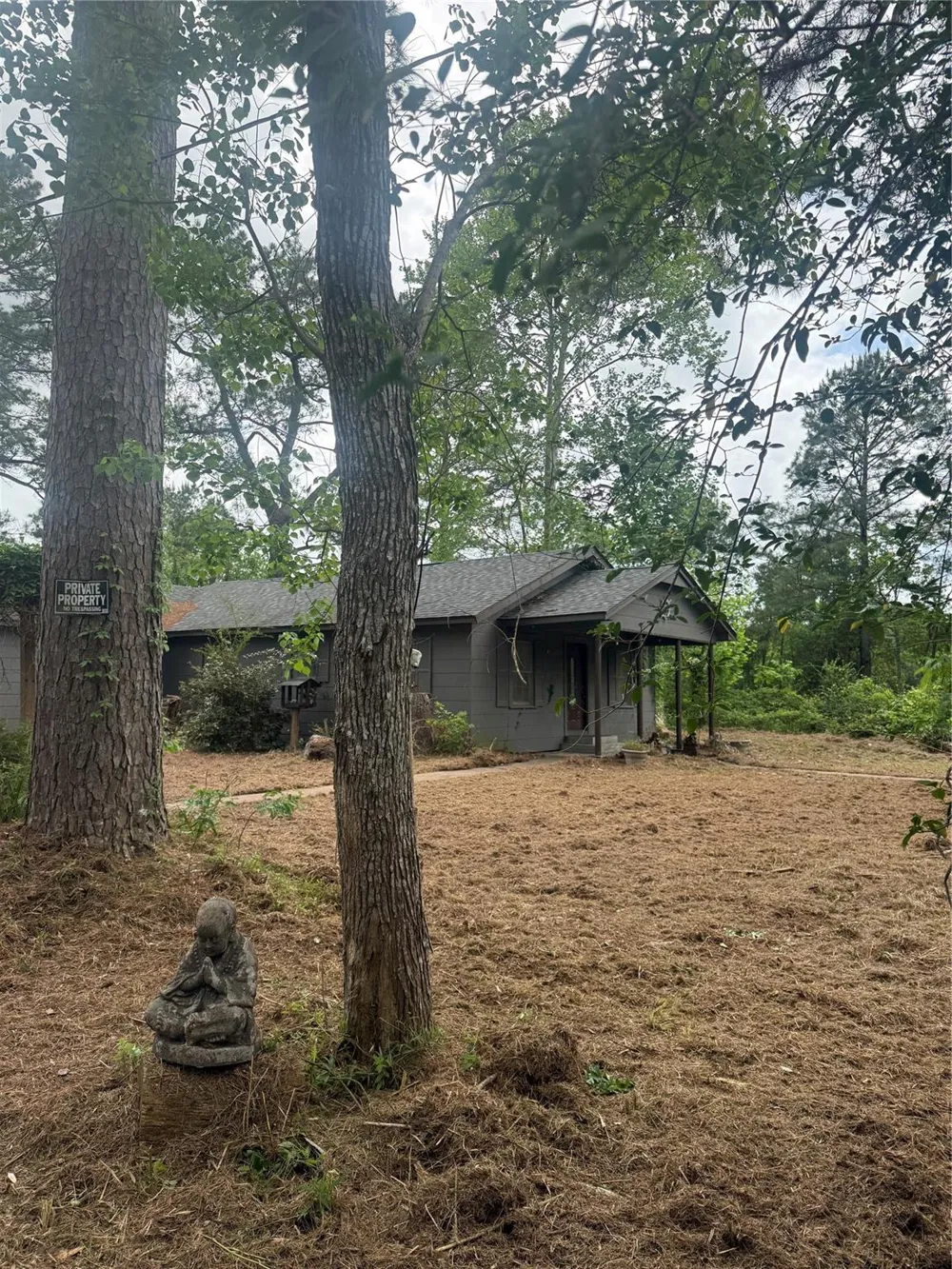 1556 County Road 2042 Hull, TX 77564