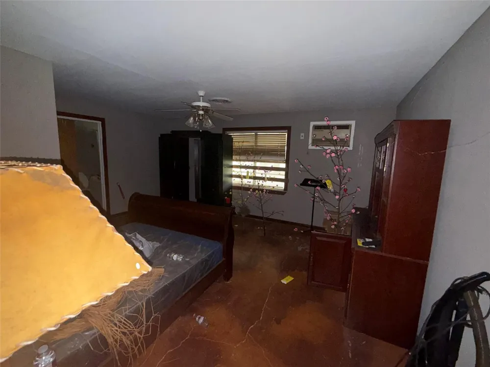 1556 County Road 2042 Hull, TX 77564