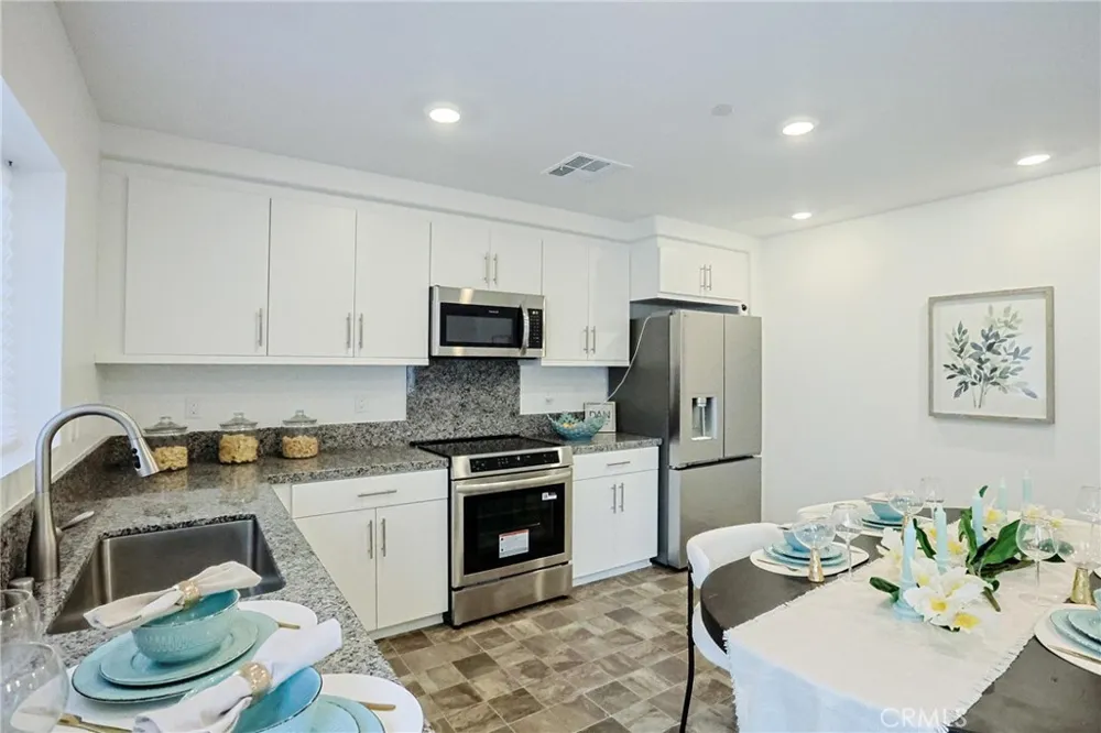 7486 Olive Grove Riverside, CA 92507