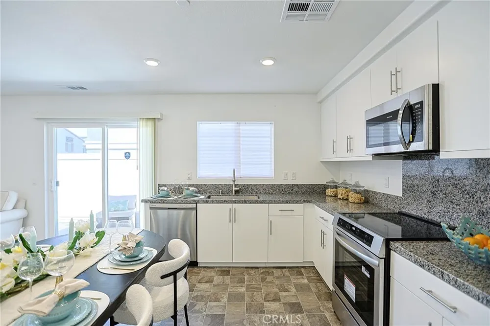 7486 Olive Grove Riverside, CA 92507