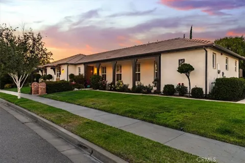 1090 Muscat Court