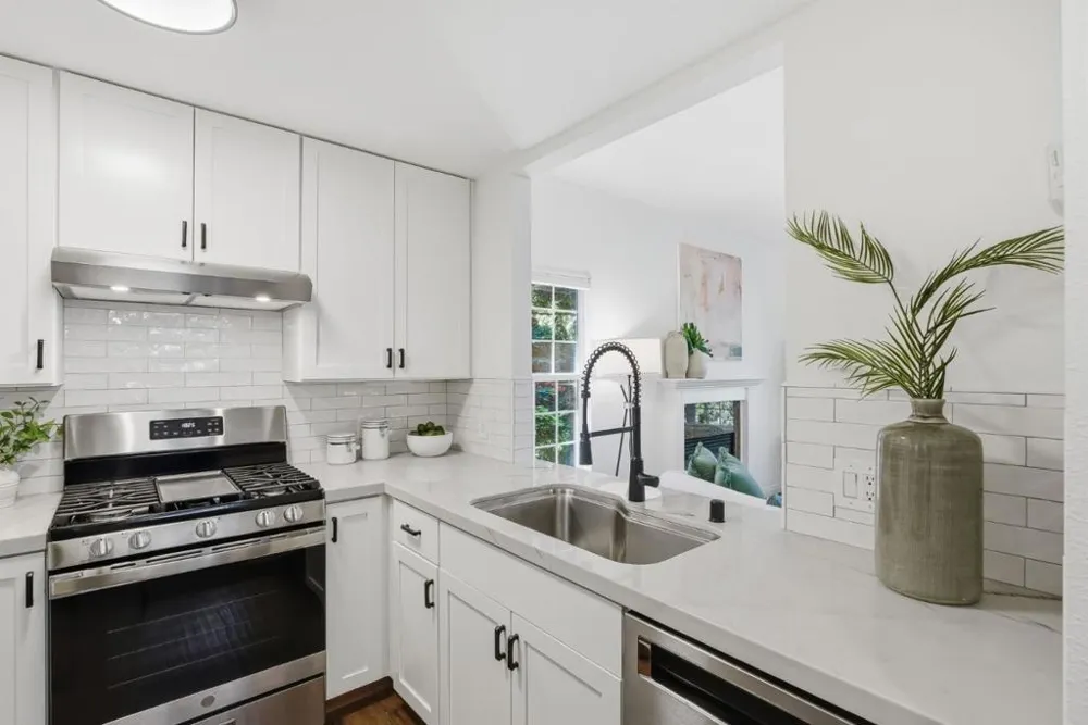 418 E Evelyn Avenue #202 Sunnyvale, CA 94086