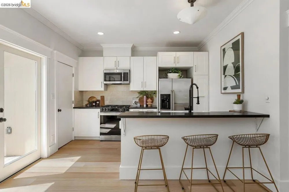 851 Arlington Ave Oakland, CA 94608
