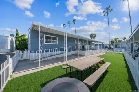 2700 E Valley Parkway #3