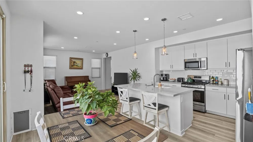 16282 Meadowhouse Avenue Chino, CA 91708