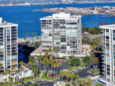 1820 Avenida del Mundo #807