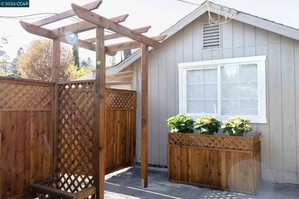 4815 APPIAN WAY El Sobrante, CA 94803