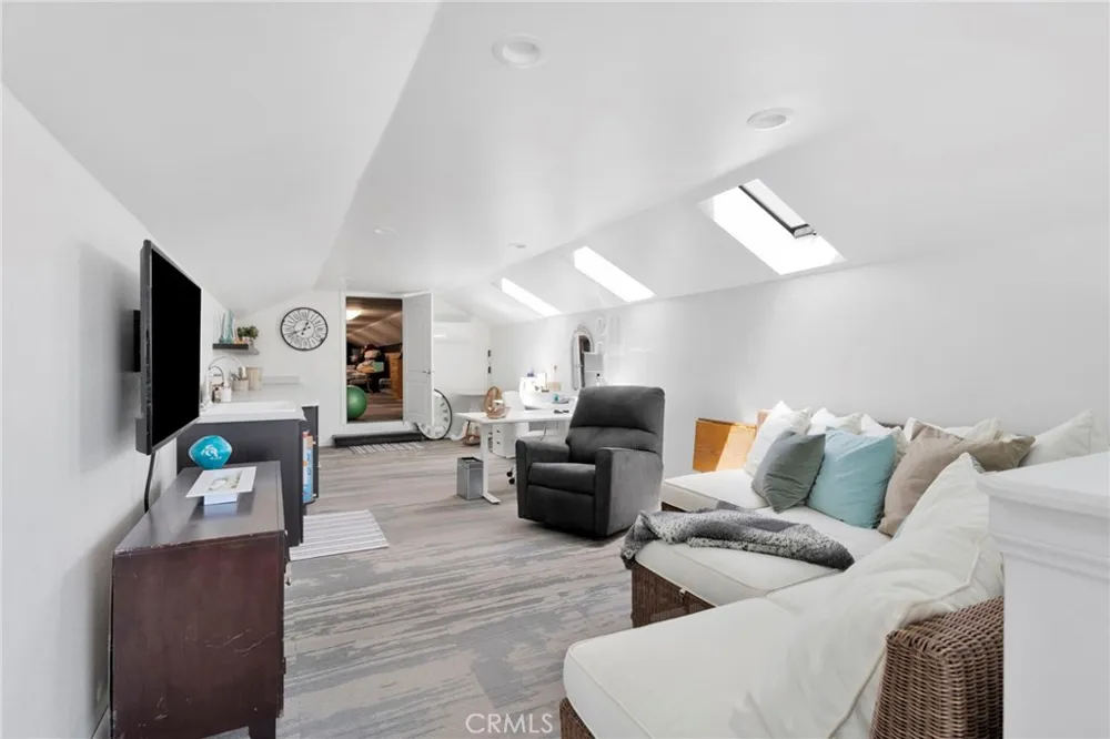 7031 Joshua Oak Hills, CA 92344