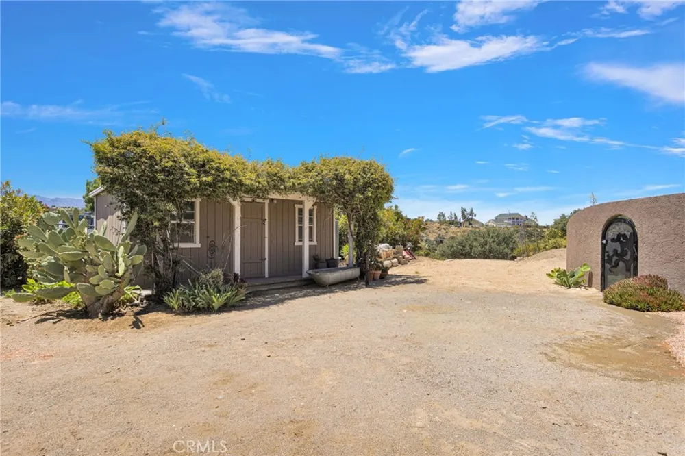 7031 Joshua Oak Hills, CA 92344