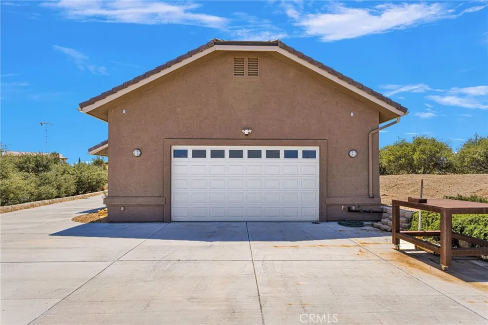 7031 Joshua Oak Hills, CA 92344