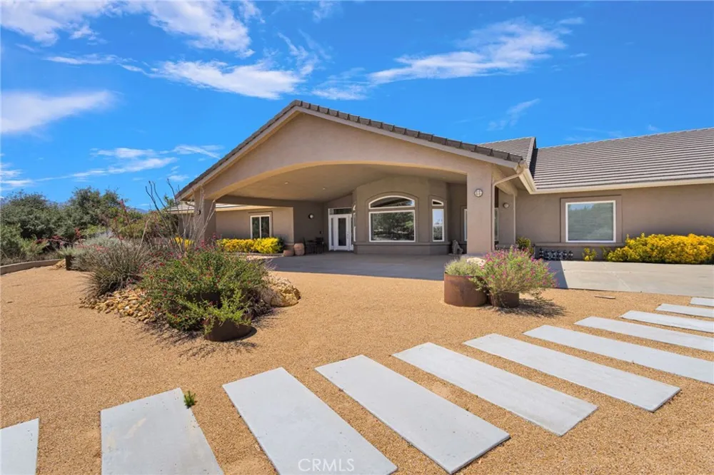 7031 Joshua Oak Hills, CA 92344