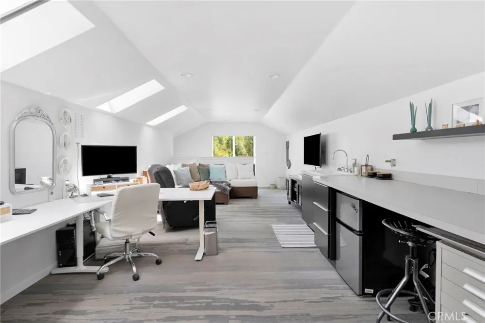 7031 Joshua Oak Hills, CA 92344
