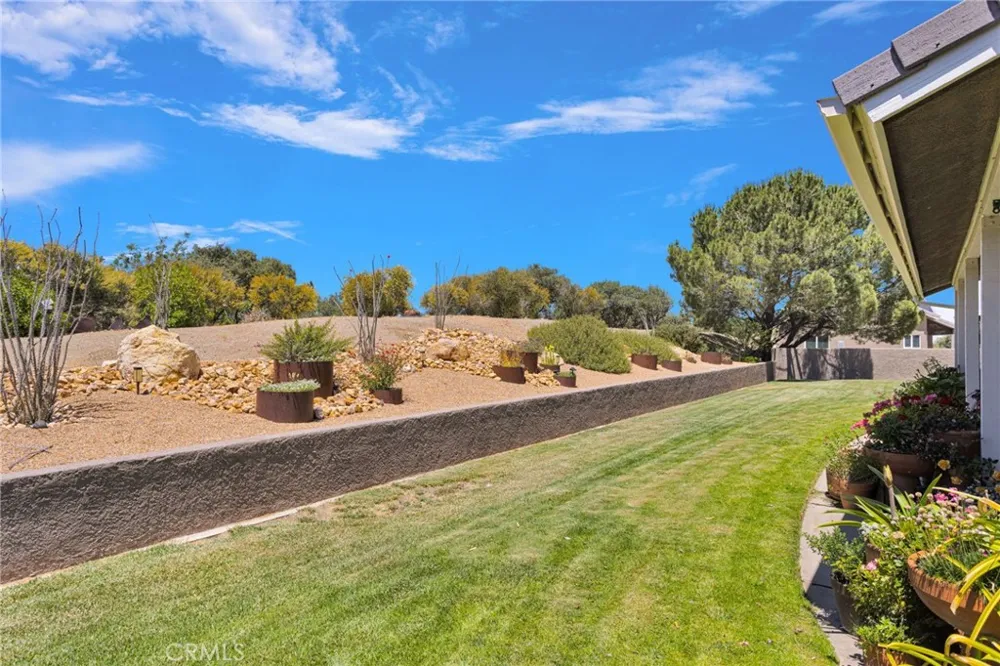 7031 Joshua Oak Hills, CA 92344