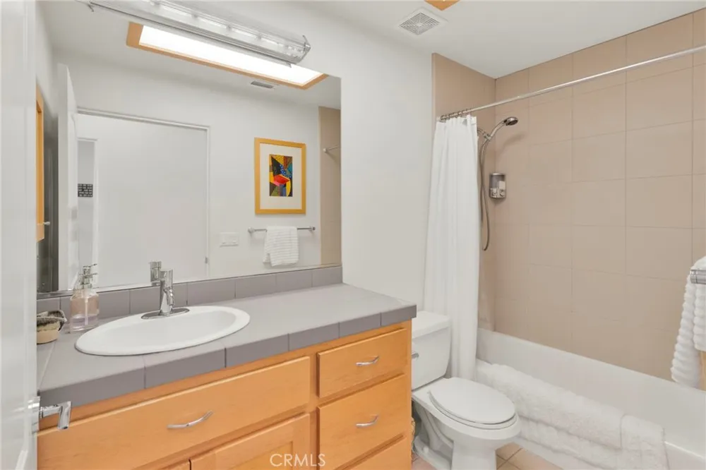 7031 Joshua Oak Hills, CA 92344