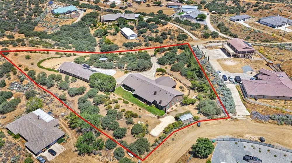 7031 Joshua Oak Hills, CA 92344