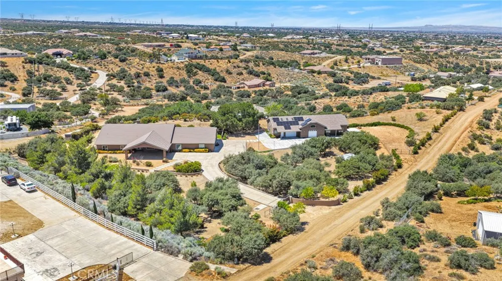 7031 Joshua Oak Hills, CA 92344