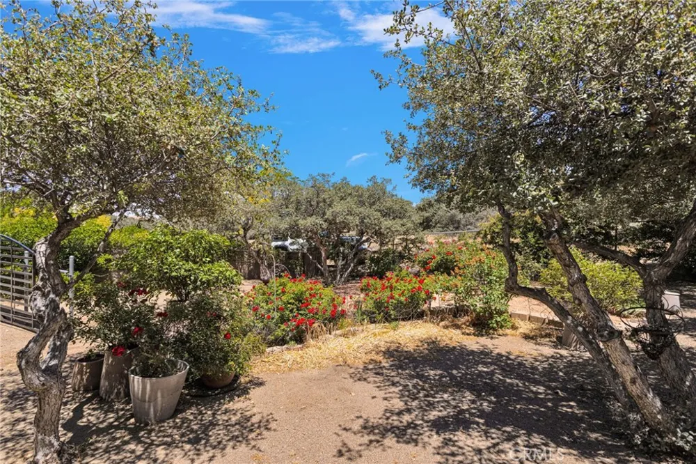 7031 Joshua Oak Hills, CA 92344