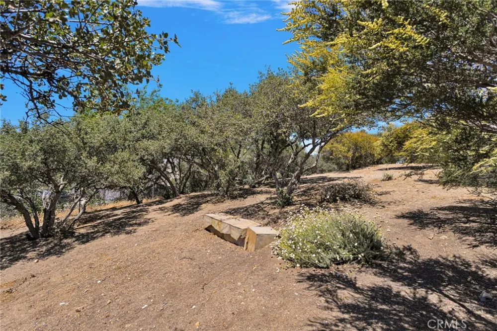 7031 Joshua Oak Hills, CA 92344