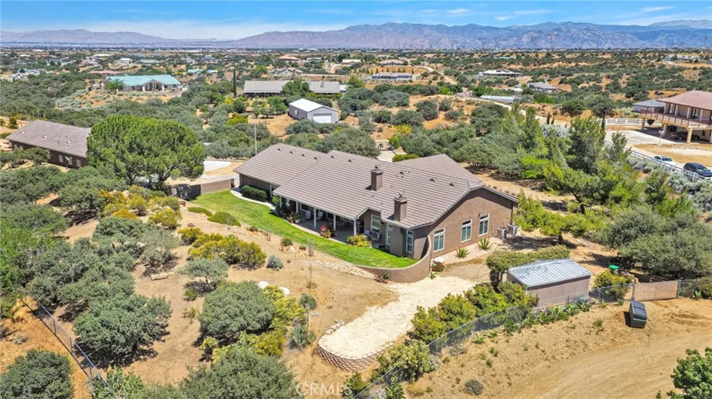 7031 Joshua Oak Hills, CA 92344