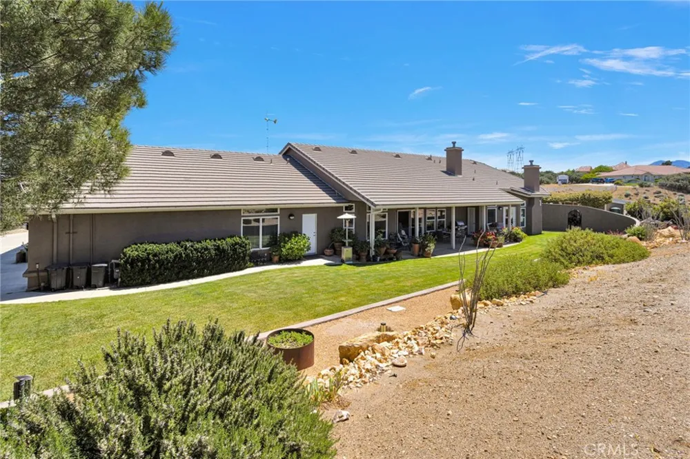 7031 Joshua Oak Hills, CA 92344