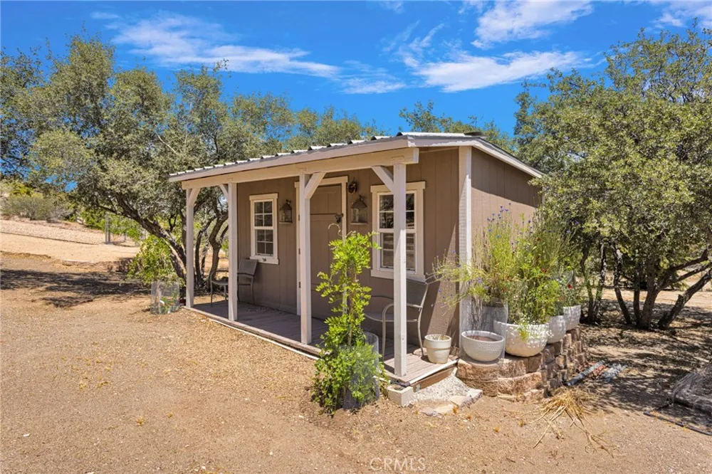 7031 Joshua Oak Hills, CA 92344
