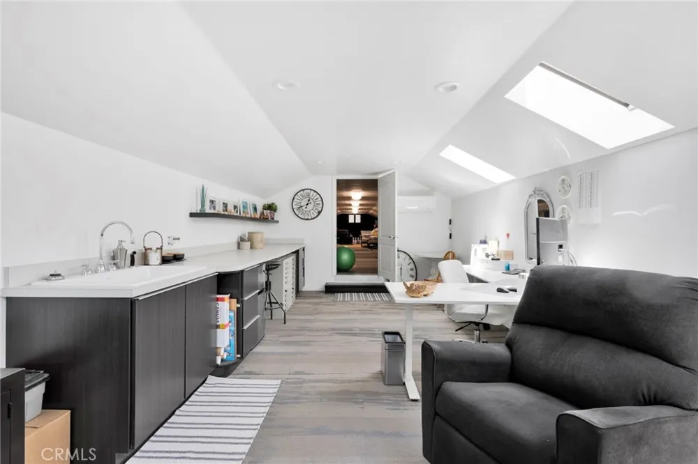 7031 Joshua Oak Hills, CA 92344