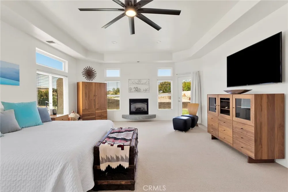 7031 Joshua Oak Hills, CA 92344