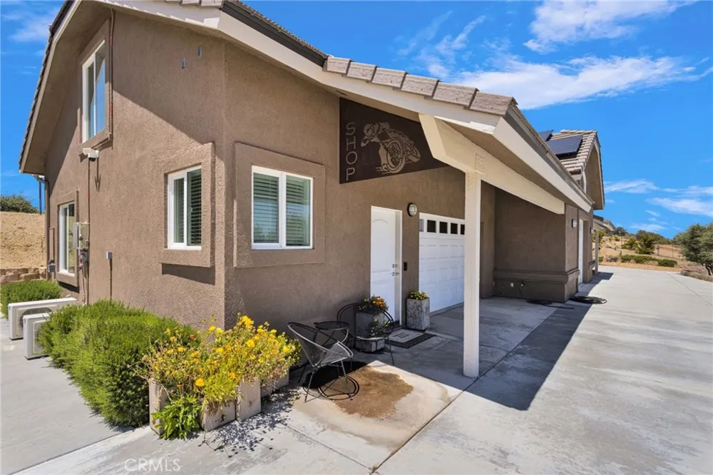 7031 Joshua Oak Hills, CA 92344