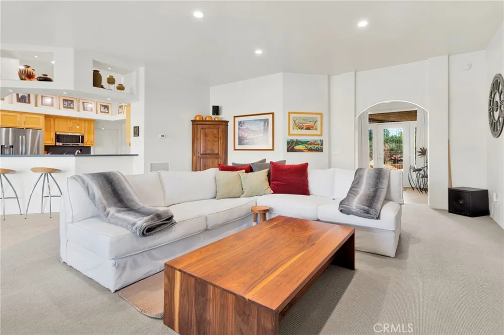 7031 Joshua Oak Hills, CA 92344
