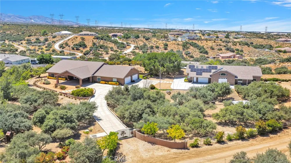 7031 Joshua Oak Hills, CA 92344