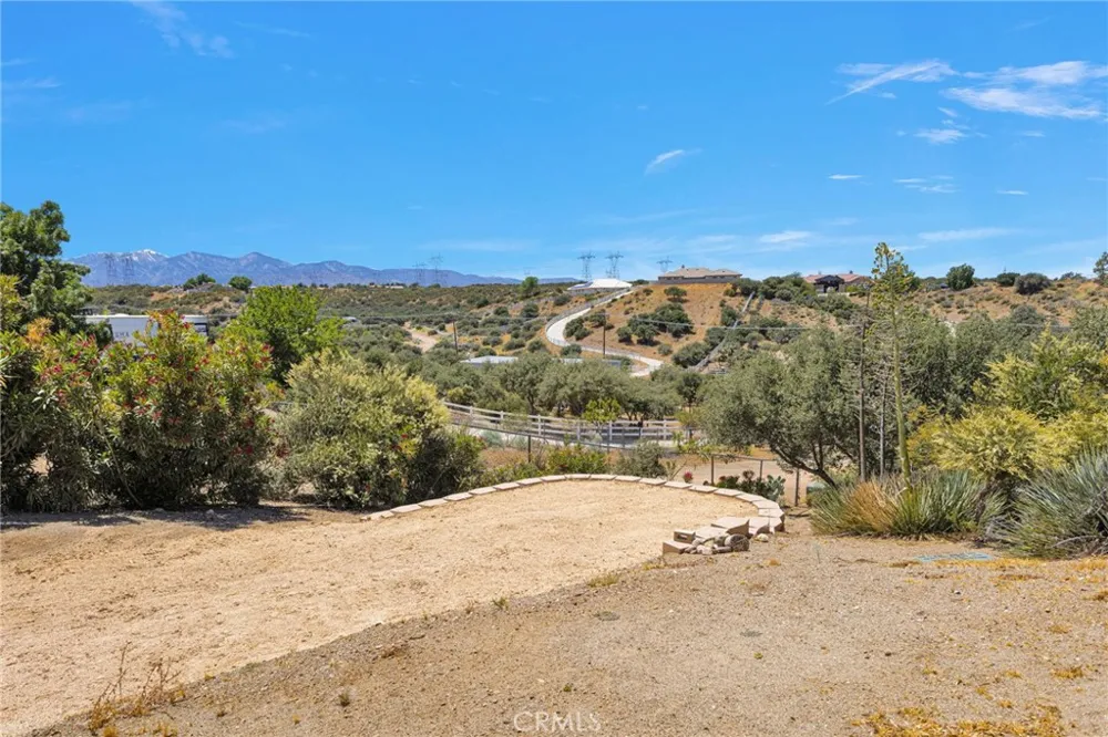 7031 Joshua Oak Hills, CA 92344