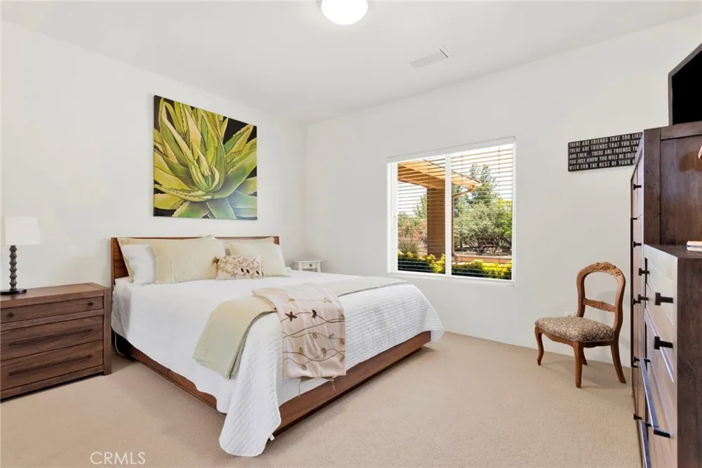 7031 Joshua Oak Hills, CA 92344
