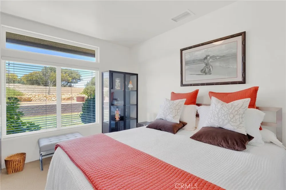 7031 Joshua Oak Hills, CA 92344