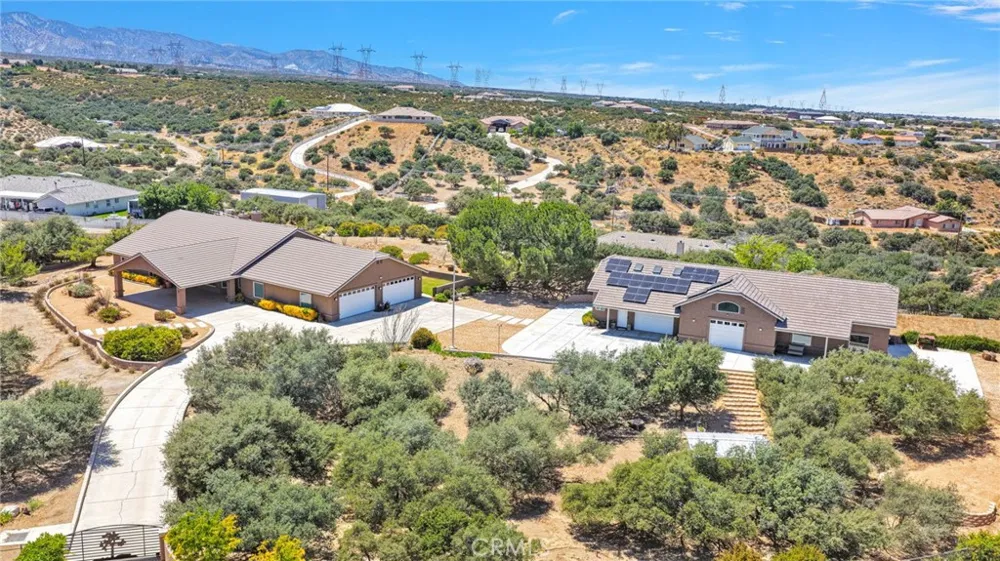 7031 Joshua Oak Hills, CA 92344