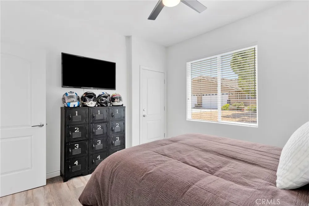 7031 Joshua Oak Hills, CA 92344