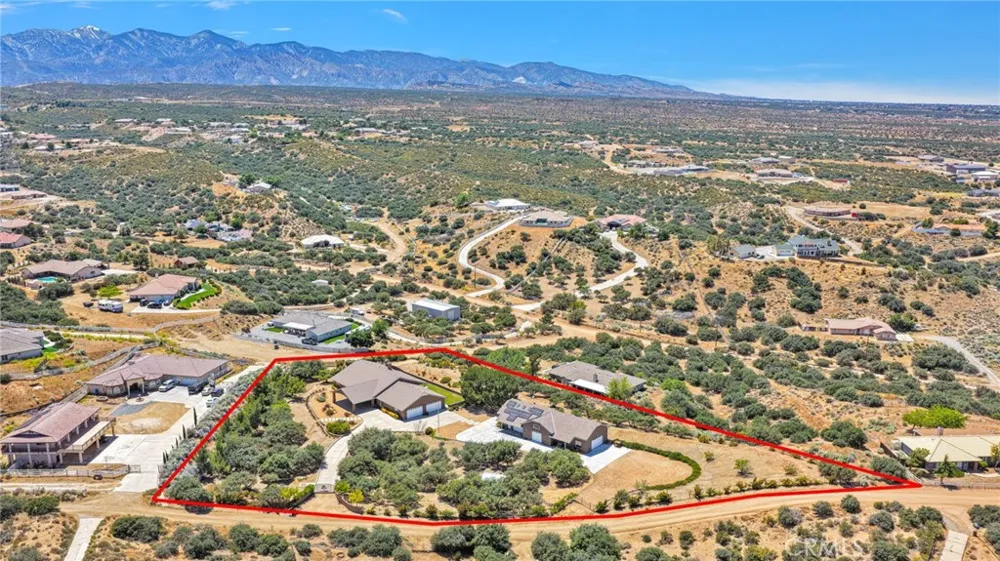 7031 Joshua Oak Hills, CA 92344
