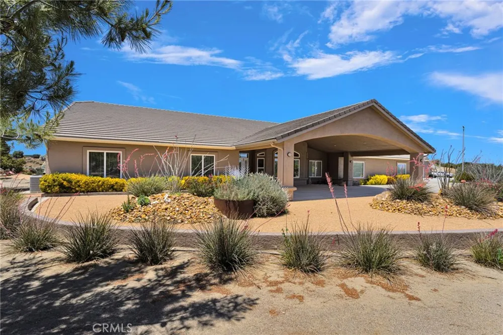 7031 Joshua Oak Hills, CA 92344
