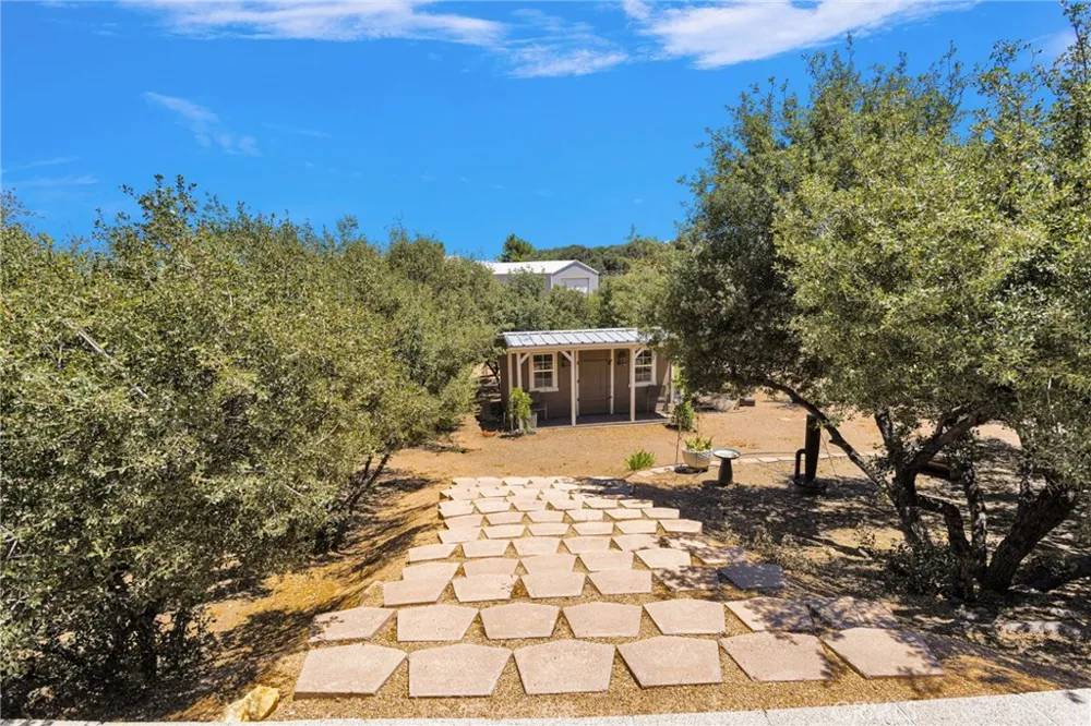 7031 Joshua Oak Hills, CA 92344