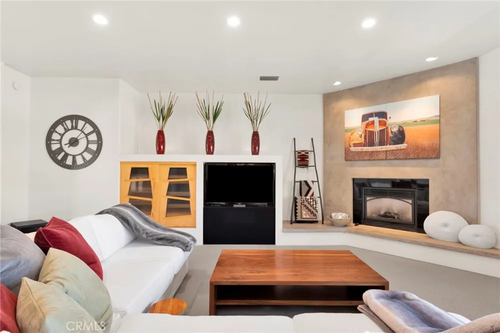 7031 Joshua Oak Hills, CA 92344