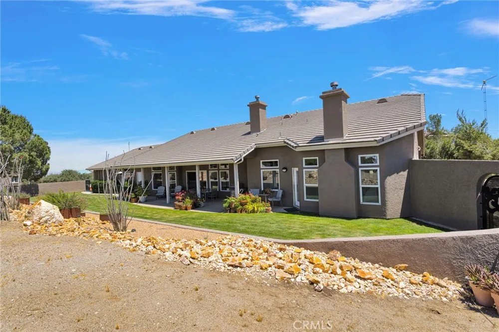 7031 Joshua Oak Hills, CA 92344
