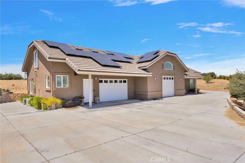 7031 Joshua Oak Hills, CA 92344