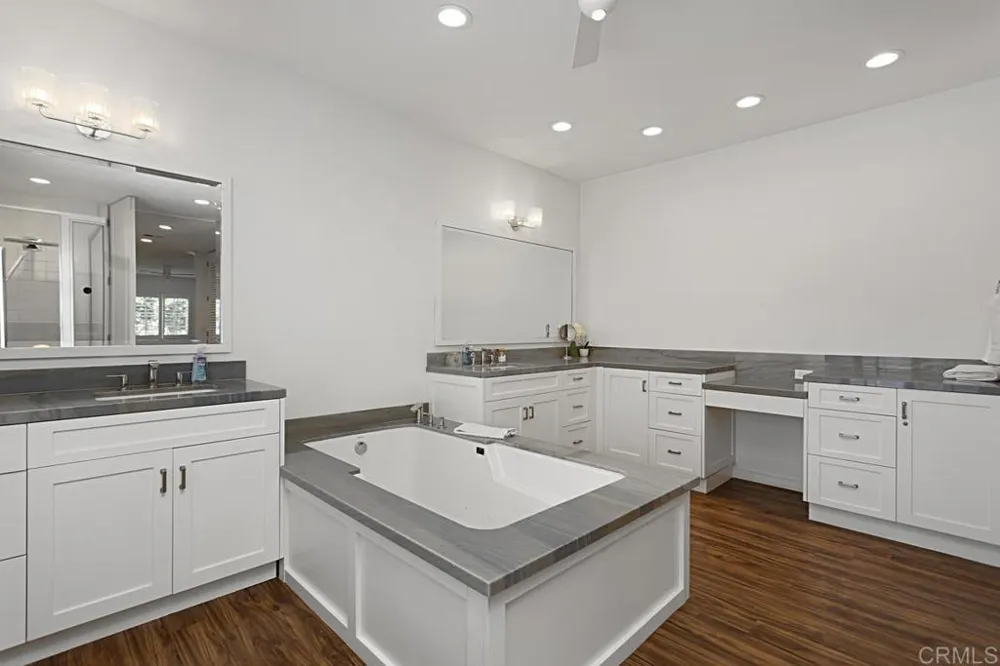 7429 Via De Fortuna Carlsbad, CA 92009