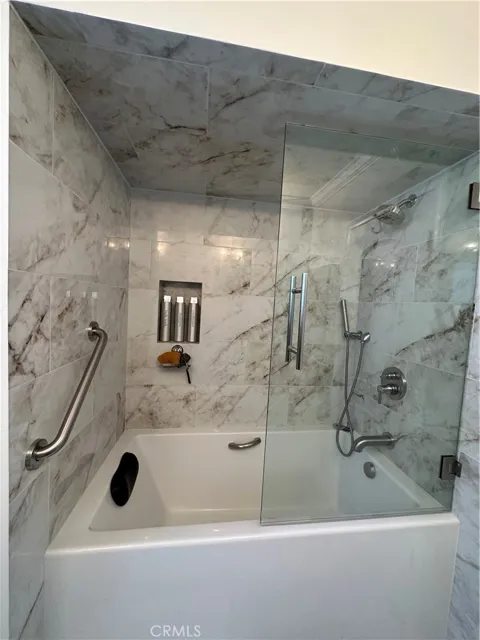 5625 Windsor #108